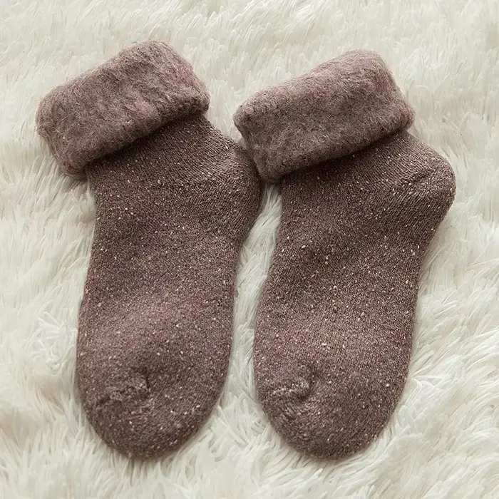 Chaussettes d'hiver en laine pelucheuse pour femmes, bonneterie de neige en velours flou, grandes ch
