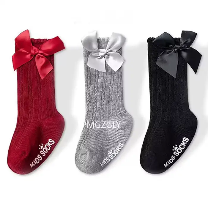 Chaussettes Tube hautes avec nœud papillon rouge, bas de noël pour filles, nourrissons et tout-petits, en coton doux, chaussettes de sol antidérapantes, cadeau pour bébé