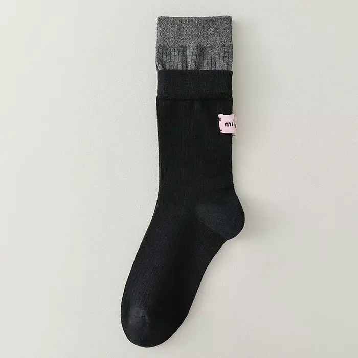 Chaussettes mi-tube en coton rayé pour femmes, chaussettes de sport, étiquette rose, lettre anglaise