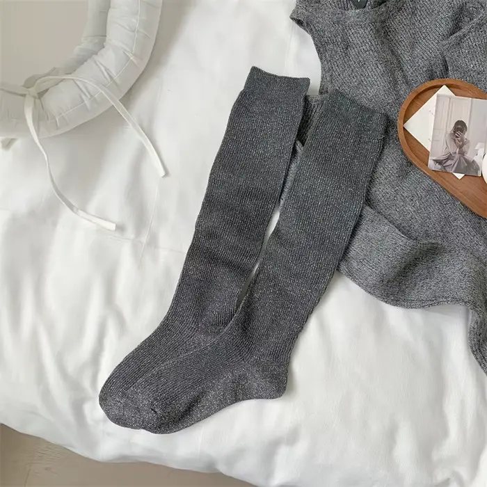 Femmes bas nouvelle mode décontracté Thi genou chaussettes hautes femme coton couleur unie longue co
