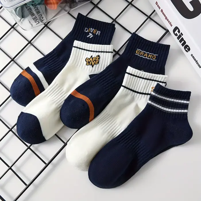 Chaussettes fines de couleur claire pour hommes
