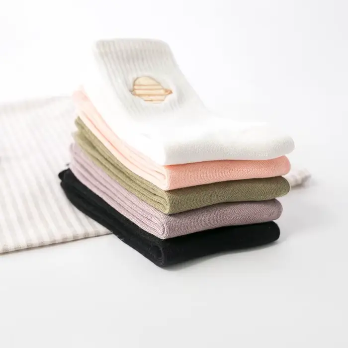 Chaussettes japonaises pour femmes, confortables, en coton de haute qualité, broderie de planètes, mignonnes, simples, polyvalentes, pour filles, vente en gros