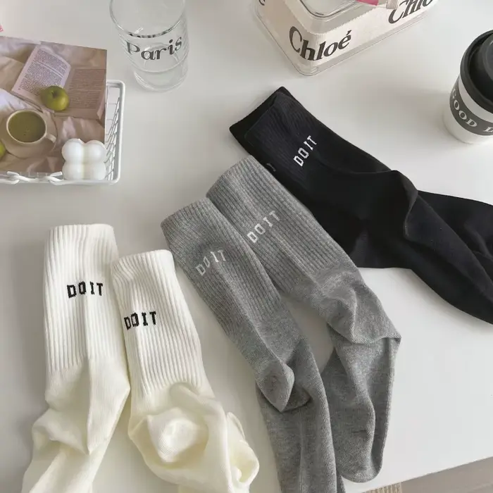 Ensemble de 3 paires de chaussettes roses pour femmes, chaussettes longues mi-tube, Style printemps-automne, vêtements d'extérieur, bas en coton avec lettres, bas de sport
