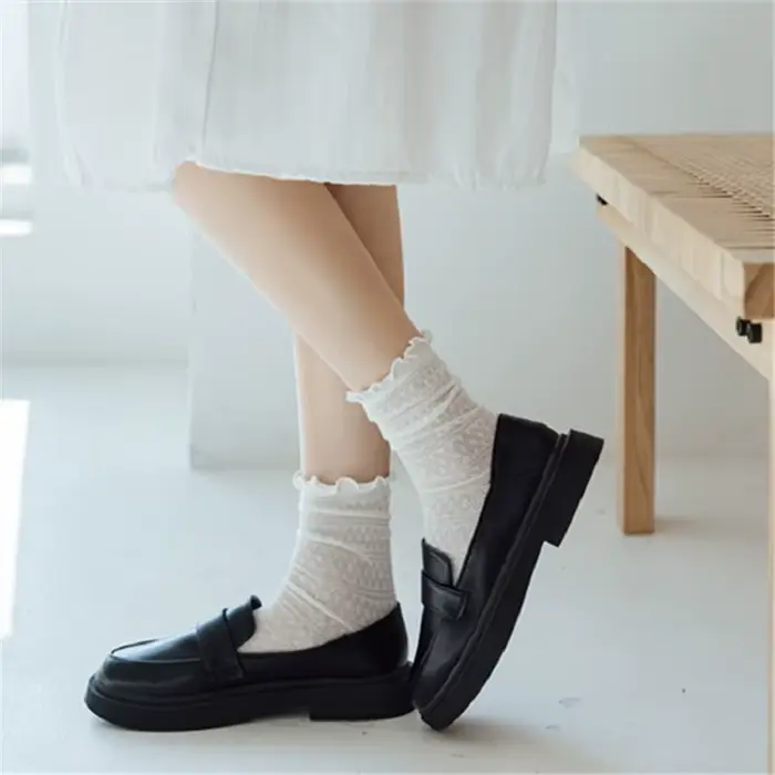 Printemps été mode femmes chaussettes dame longue noir blanc dentelle Harajuku à volants décontracté