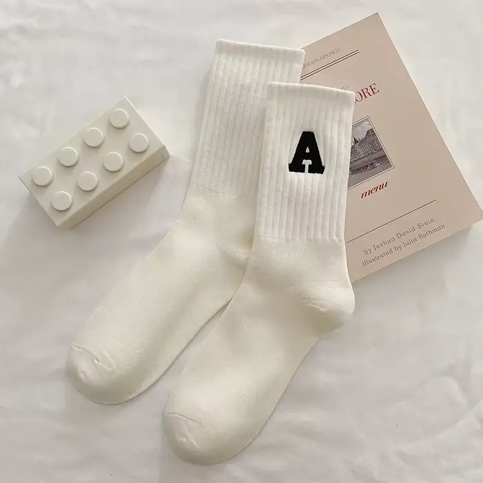 Chaussettes blanches côtelées avec lettres brodées pour femmes, chaussettes à tube moyen, streetwear
