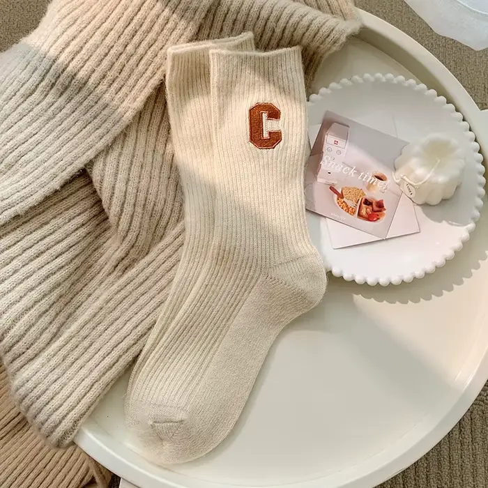 Chaussettes de luxe en laine pour femmes, chaudes, en cachemire épais, décontractées, mode japonaise