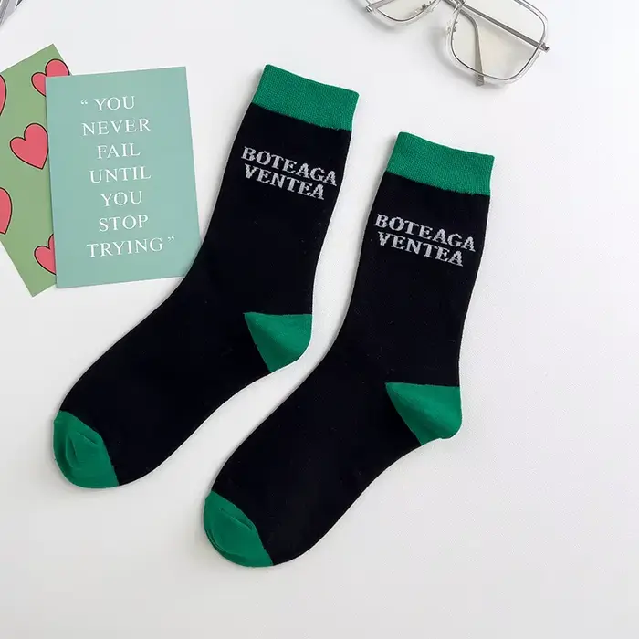 Chaussettes de sport mignonnes et confortables pour hommes et femmes, en pur coton, en forme de cœur