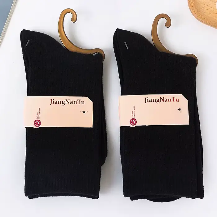 1 paire de chaussettes en coton pour femmes, chaussettes longues de sport amples, couleur unie, coré