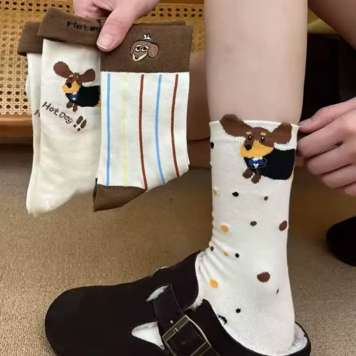 Jolies chaussettes en coton pour chien à saucisses avec imprimé de dessin animé