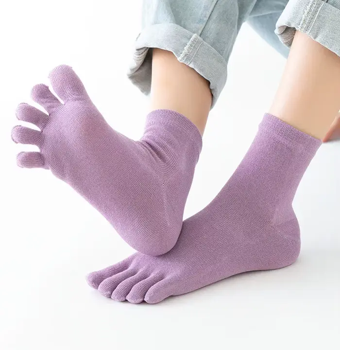 Chaussettes à cinq orteils en coton de couleur unie