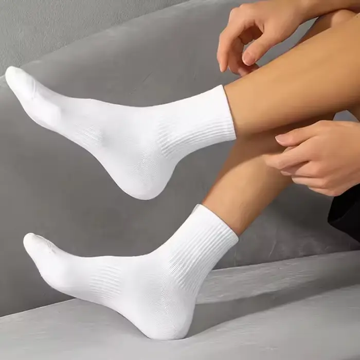 20 paires de chaussettes hautes en pur coton pour hommes, classiques noires/blanches, respirantes, absorbant la transpiration, chaudes, élastiques, chaussettes de sport