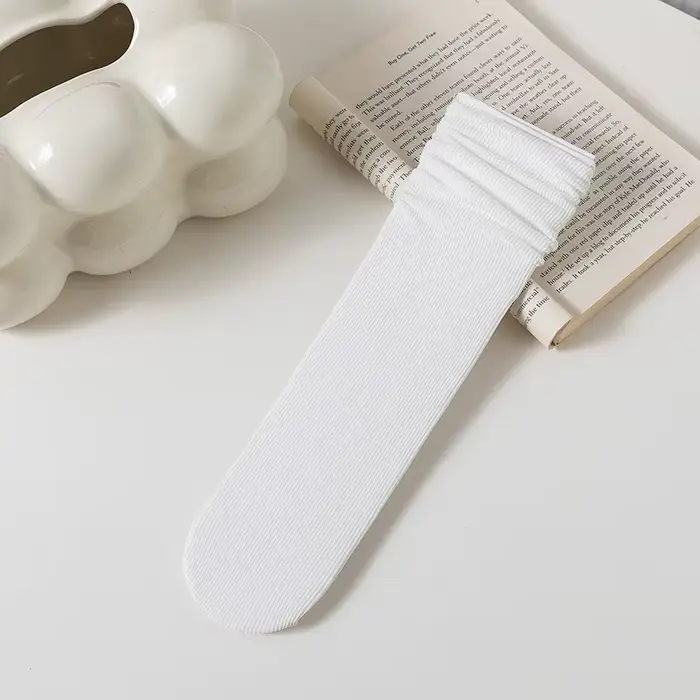Chaussettes de glace chaussettes moyennes pour femmes été mince Ins à la mode Internet rouge blanc v