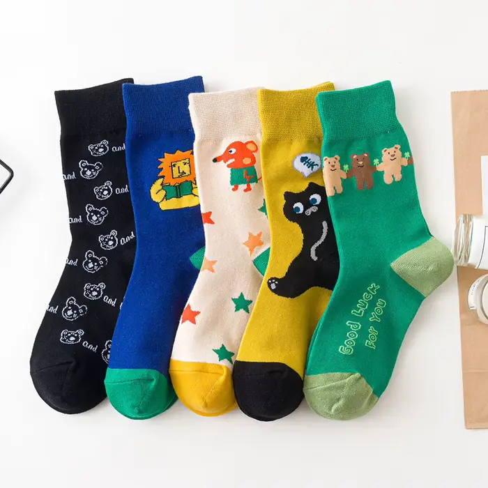 Chaussettes de couple en coton avec des animaux de dessin animé pour hommes et femmes