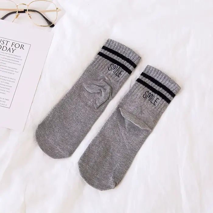 Chaussette femme broderie lettre sourire rayures Skateboard chaussettes dame coton Harajuku rayé Sox