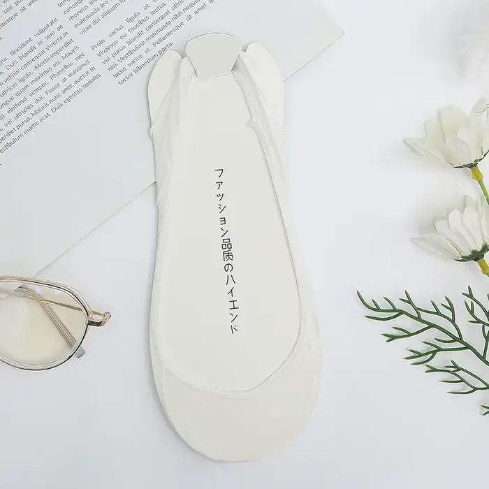 Chaussettes invisibles en soie glacée pour femmes, antidérapantes en silicone, pour chaussures à tal