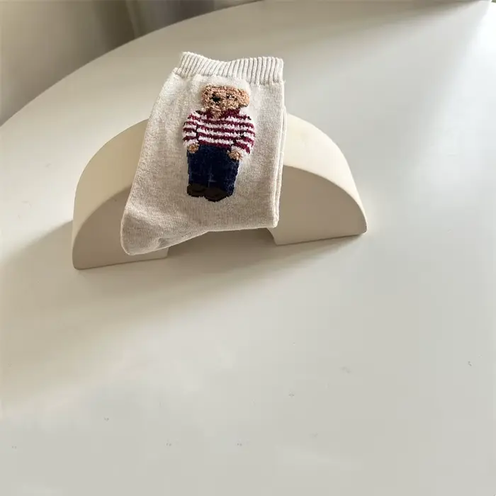 Nouveau à la mode dessin animé ours mi-mollet coton chaussettes pour femmes pull décontracté femme c