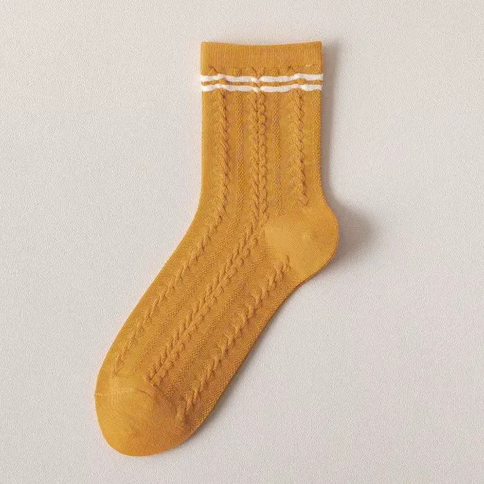 Chaussettes à tube torsadé jaune pour femmes, 2023, chaussettes à damier orange, fraises, kawaii, pr