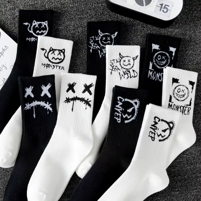 10 paires de chaussettes mi-longues pour hommes avec des visages amusants style graffiti