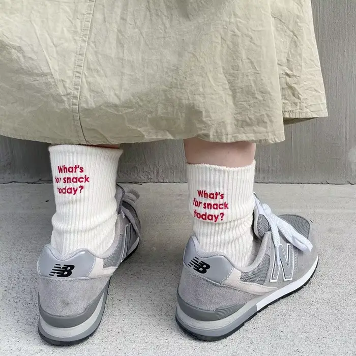 Mode pour les femmes lettres anglaises broderie fil épais coton chaussettes mi-tude haute qualité St