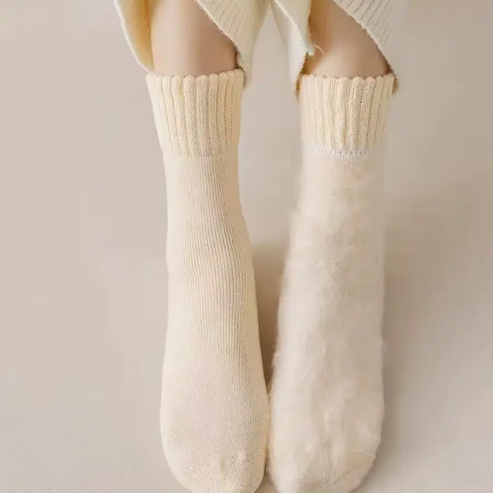 Chaussettes confortables pour femmes, couleur unie, style Harajuku japonais, chaussettes douces pour l'intérieur, chaussettes mi-tube chaudes et épaisses en polaire pour l'hiver, pour filles