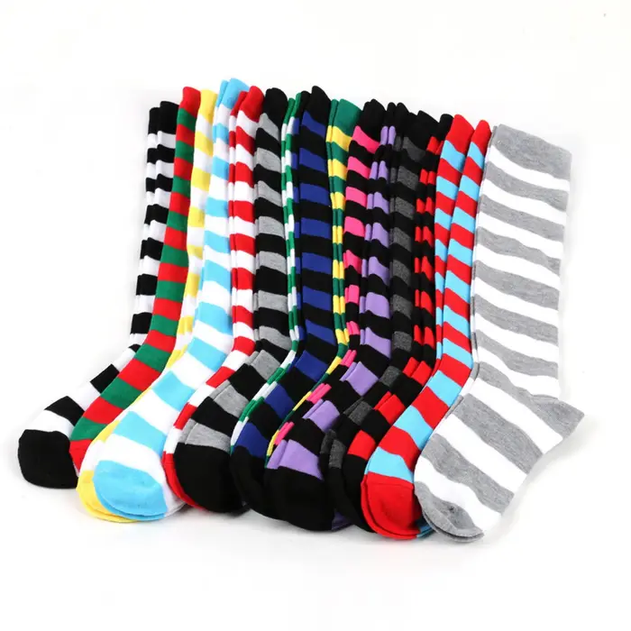 Chaussettes mi-mollet tendance à rayures fines pour femmes