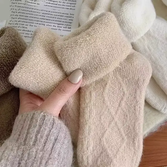 Chaussettes d'hiver en peluche pour femmes