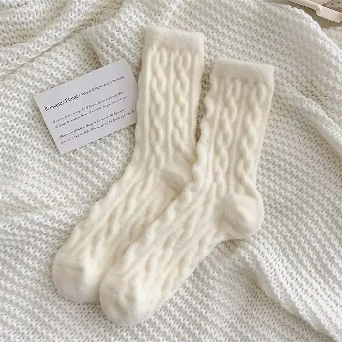 Chaussettes chaudes pour femmes, nouvelle mode japonaise d'hiver, chaussettes moelleuses de couleur 