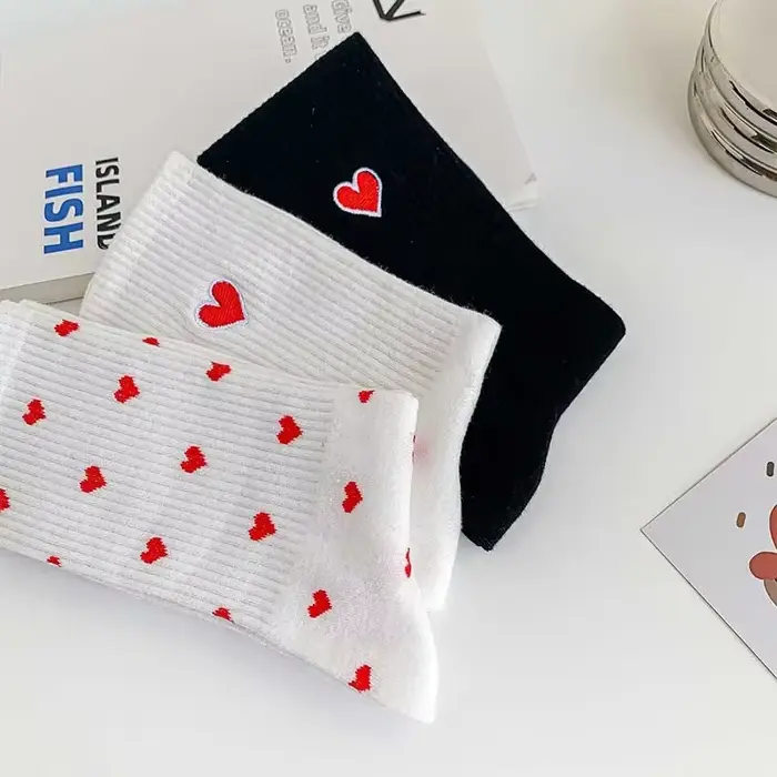 Chaussettes courtes brodées Love pour femmes