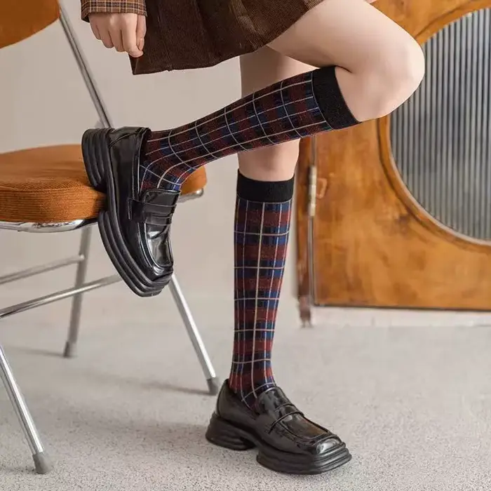    Chaussettes rétro à carreaux pour femmes, chaussettes en coton pour le printemps et l'automne, c