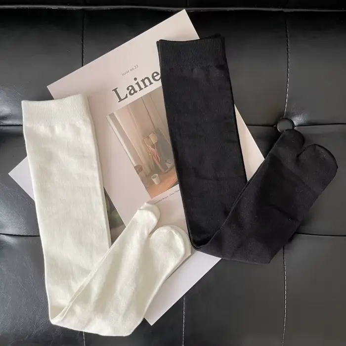 Chaussettes longues en coton à bout fendu pour femmes