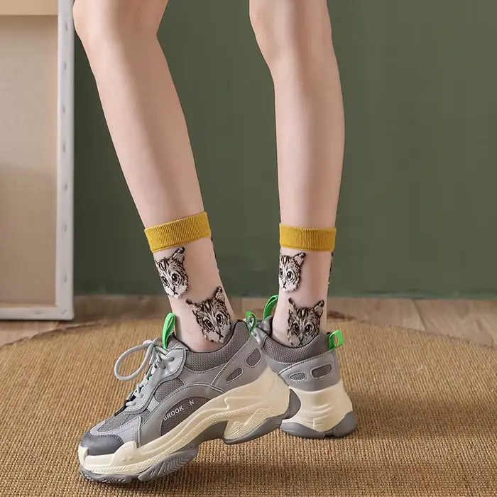 Chaussettes chat mignonnes transparentes pour femmes, chaussettes Kawaii pour dames, bas en fibre de verre, cristal fin, mode japonaise, chaussettes carillon coréennes, été