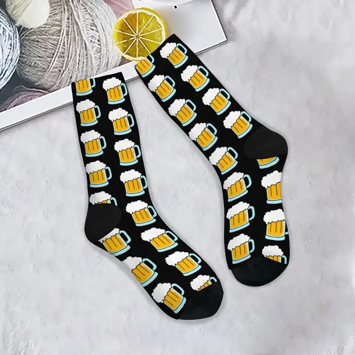 1 paire de chaussettes noires à la mode pour hommes, dessin animé de bière, douces, chaudes, respira
