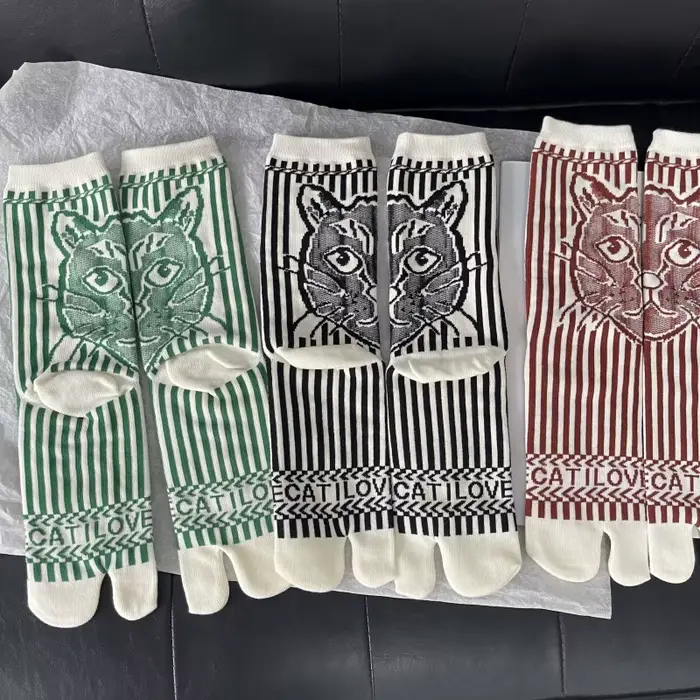 Haute qualité bout fendu femme coton chaussettes printemps automne hiver chat motif lettres rayures confortable deux orteils femmes Tabi Sox