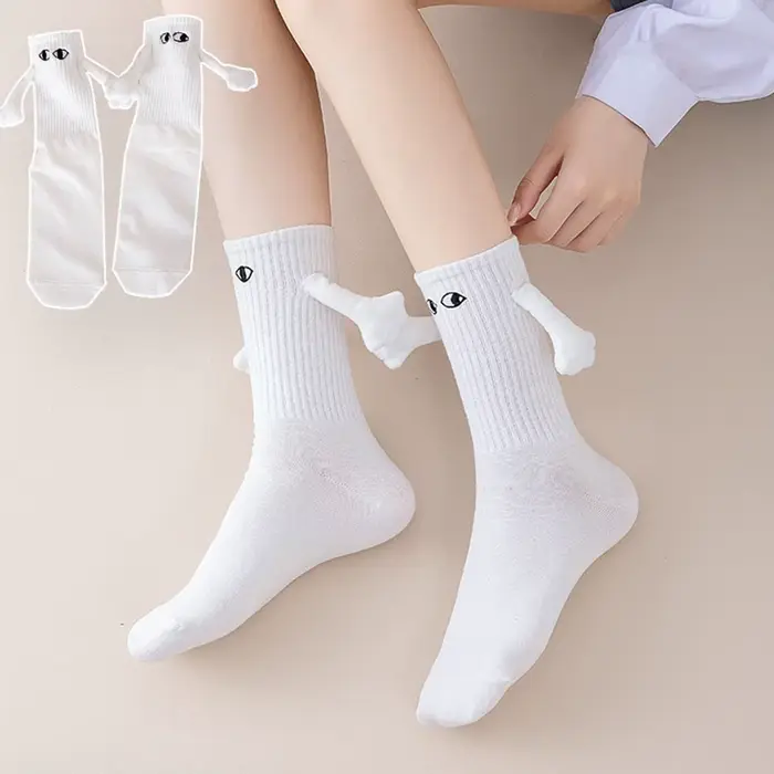 1 paire mode femme chaussettes drôle créatif Attraction magnétique mains noir blanc dessin animé yeux Couples chaussettes