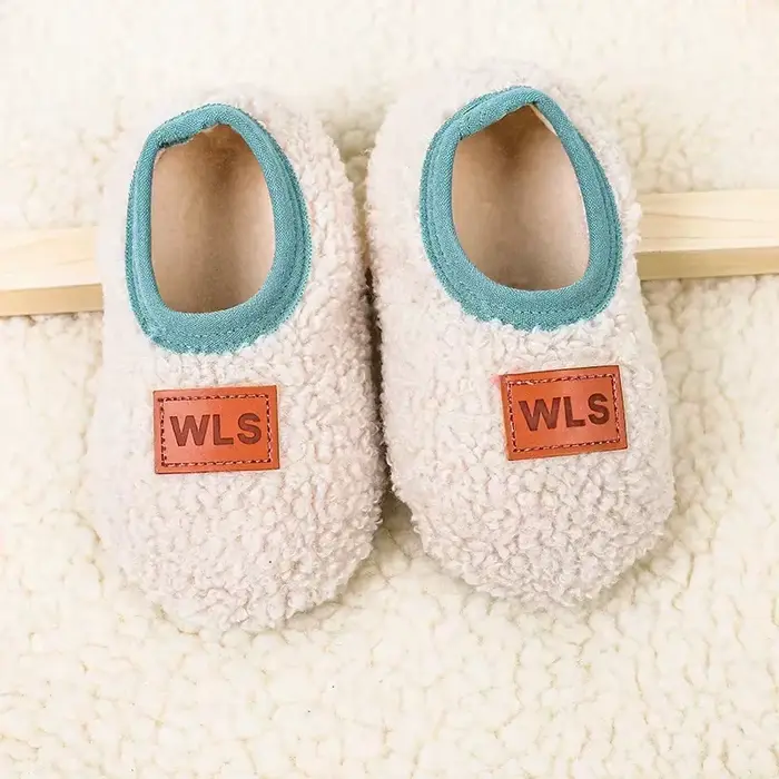 Pantoufles chaudes pour bébé, chaussettes de sol en peluche pour tout-petits, chaussures de marche s
