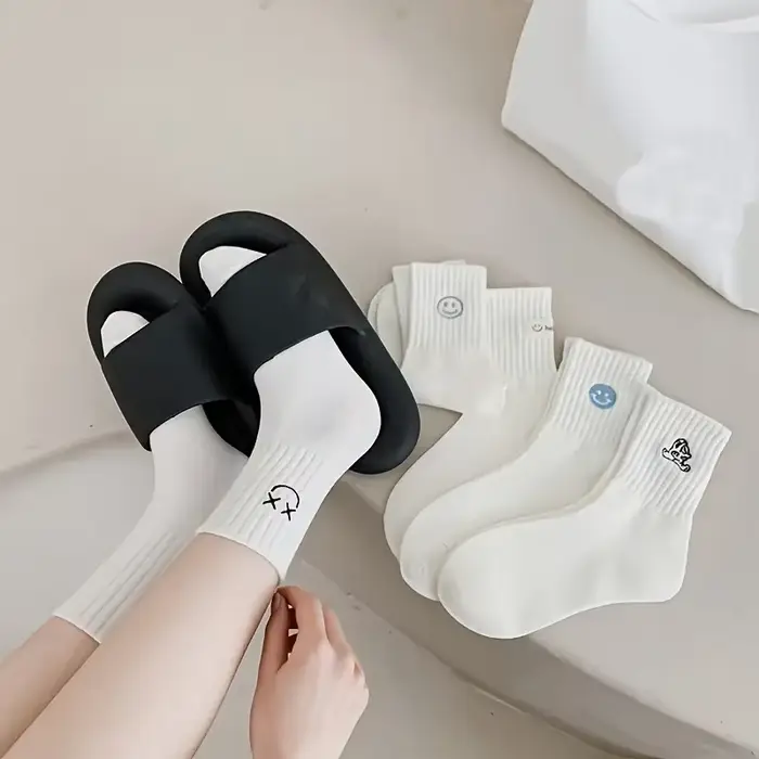 Chaussettes mi-tube pour femmes, absorbant la sueur, respirant, visage souriant, sport pour dames, mode, automne, hiver, nouveau, 5 paires