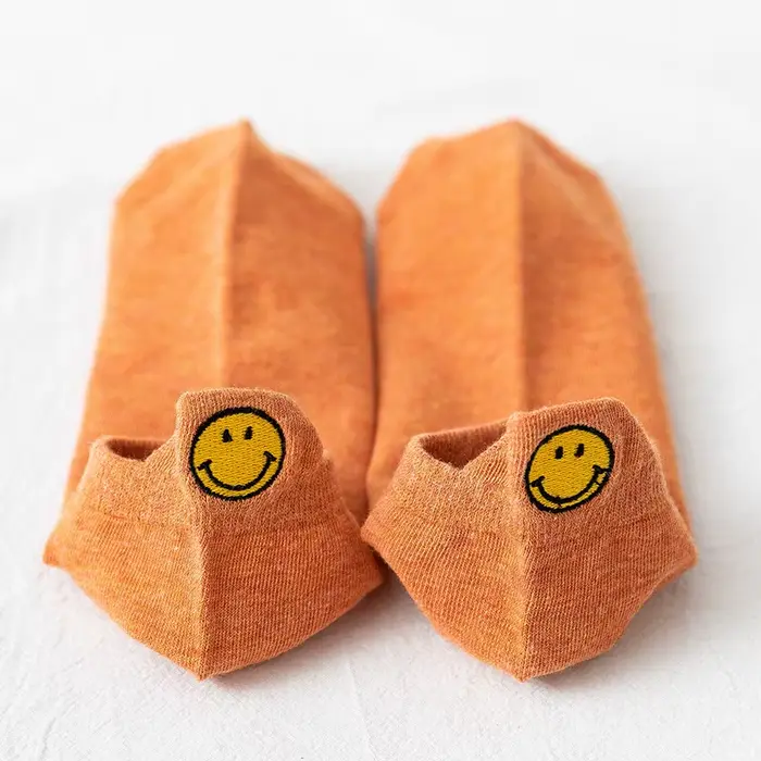 Chaussettes en coton pour femmes, grand sourire, brodées, couleur unie, Kawaii, pantoufles mignonnes