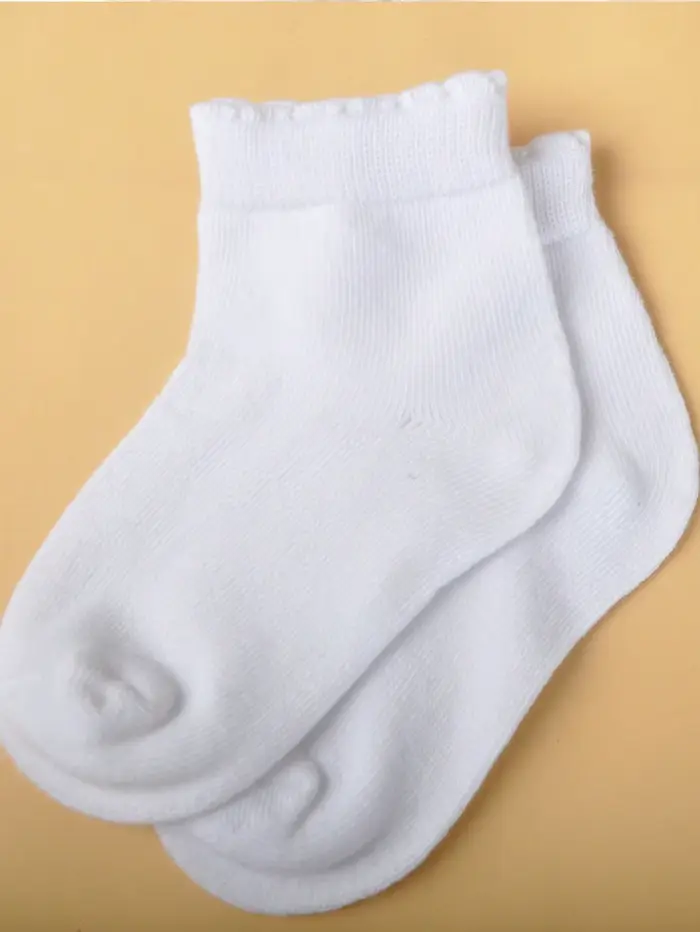 5 paires de chaussettes neuves pour enfants