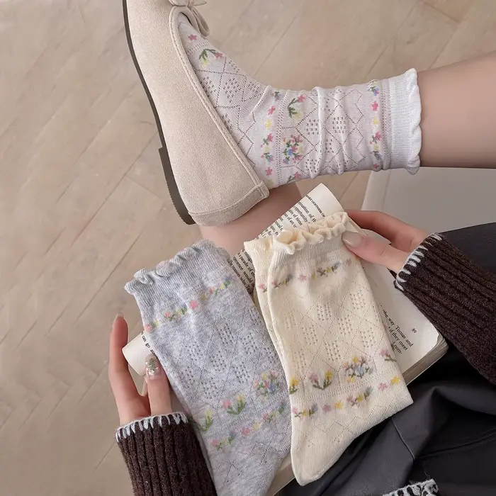 Chaussettes pour femmes, nouvelle mode, chaussettes longues en coton fin à fleurs mignonnes, chaussettes respirantes en maille pour le printemps et l'été, style coréen, chaussettes mi-hautes pour femm