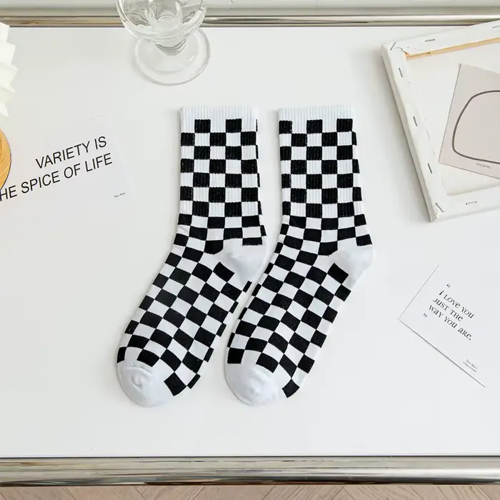 Femmes chaussettes damier Harajuku rue mode noir blanc carrés motif Plaid nouveauté Skateboard drôle
