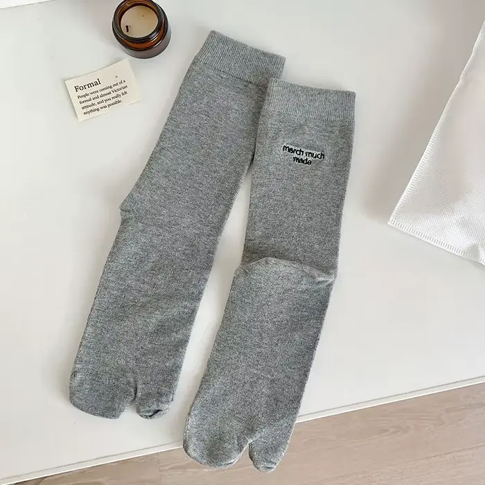 Chaussettes à bout fendu pour femmes