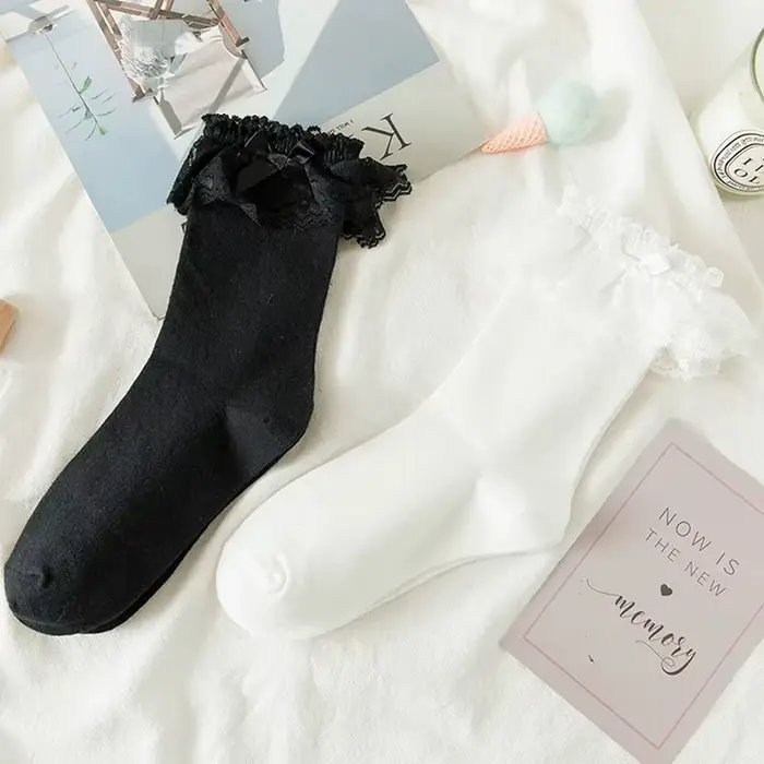 Chaussettes blanches d'été à manches mi-longues pour femmes