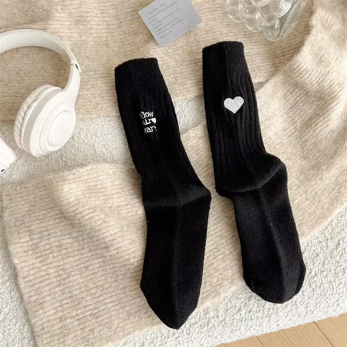 Cachemire Tube moyen Harajuku Kawaii chaussettes automne hiver nouvelle couleur Pure femmes chausset