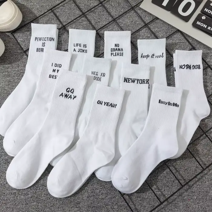 Femmes coton chaussettes nouvelle vente chaude lettre Jacquard série sport de rue Hip Hop personnalisé mode dames