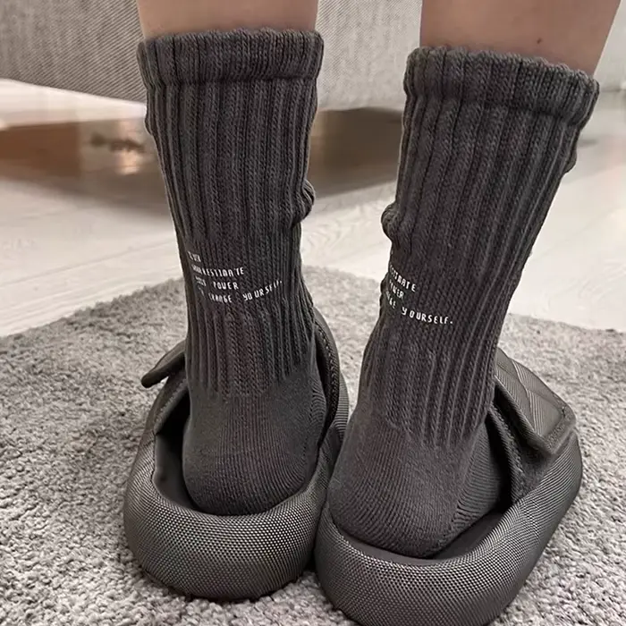 Mode épais aiguille chaussettes pour hommes femmes rétro couleur unie sport longues chaussettes serv
