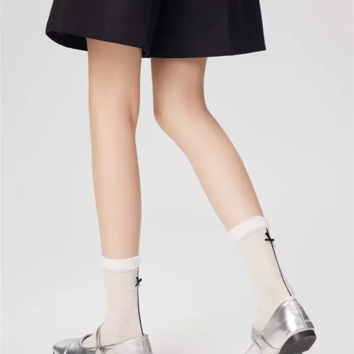 Chaussettes pour femmes Printemps-Été Ultra-fines Sans Coutures Tendance Légères Respirantes Mi-mollet en Coton Couleur Unie Vente en Gros