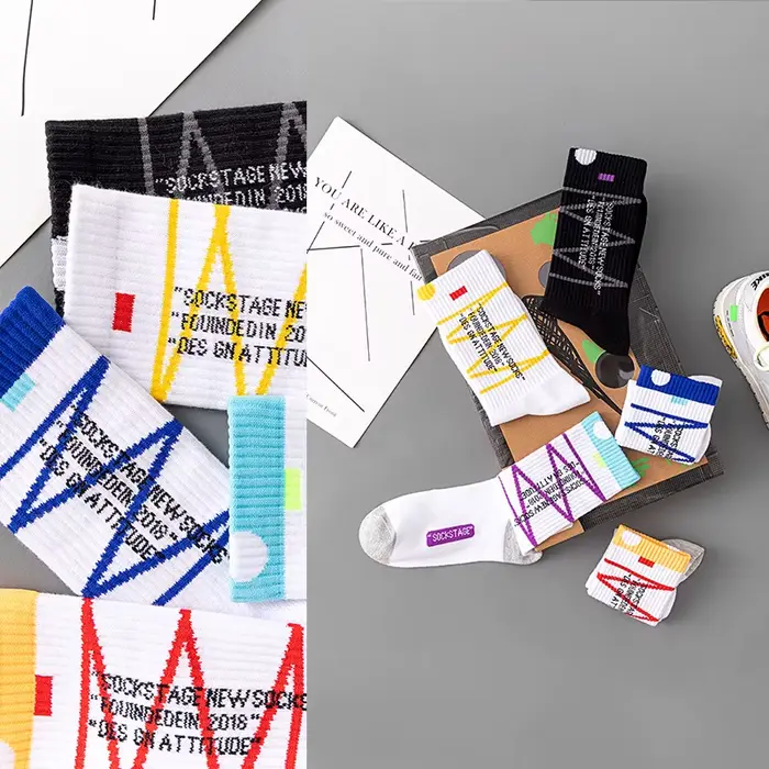 Les chaussettes de sport pour hommes et femmes conviennent au skateboard