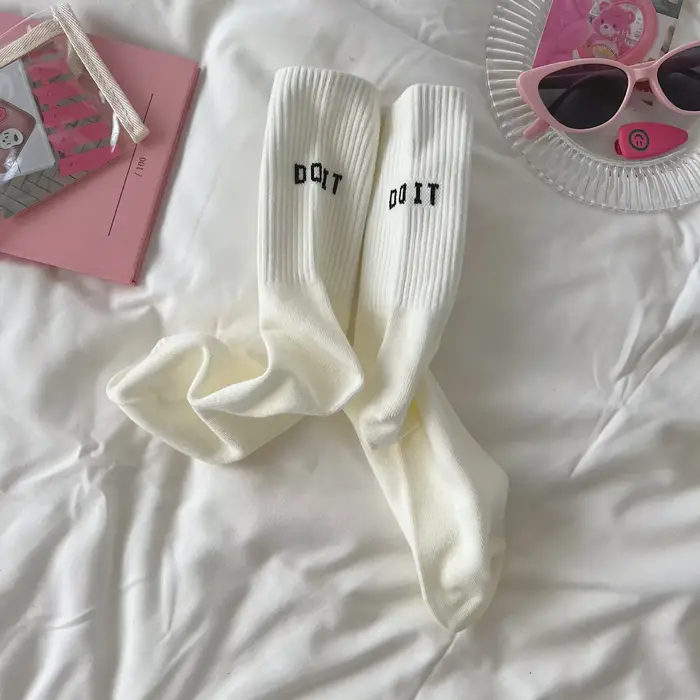 Chaussettes mi-tube taille haute en coton pour femmes, bas de sport, bas de style printemps et autom