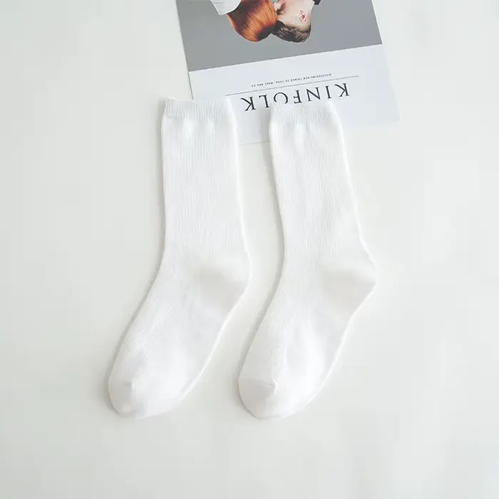 27 couleurs chaussettes colorées femmes couleur unie coréen mi-tube bas Harajuku polyvalent décontra
