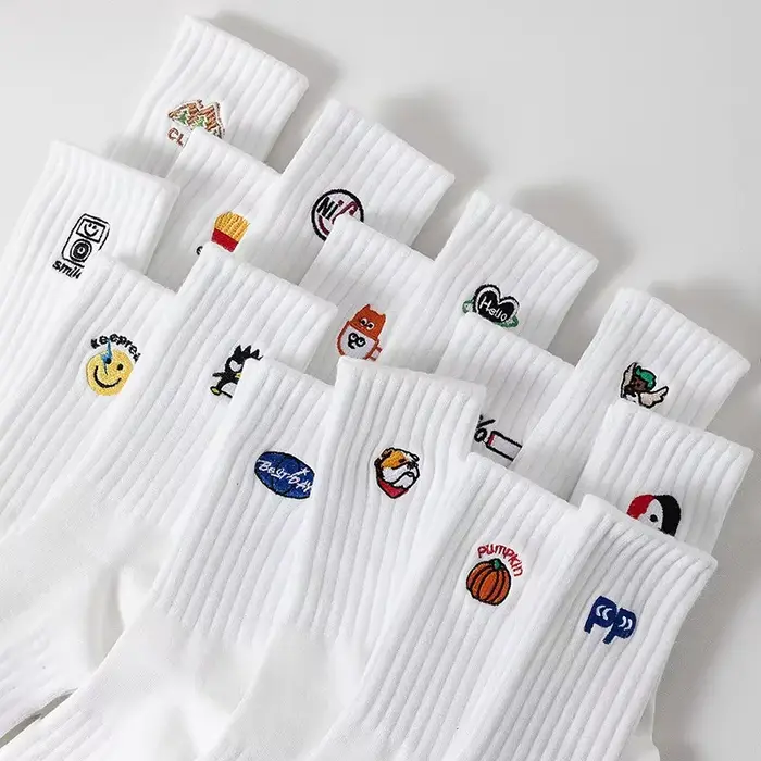 Chaussettes unisexes noires et blanches avec broderie de dessin animé